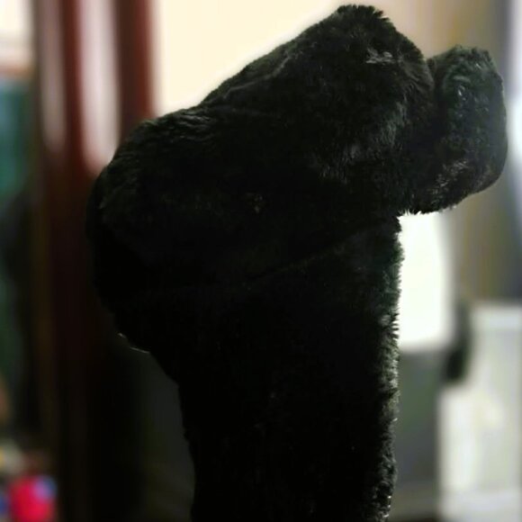 Cozy Unisex Winter Trapper Hat with Genuine Look Fur, Used Like New - Picture 4 of 7